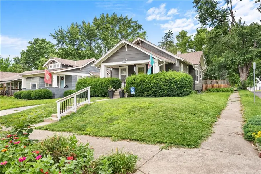 504 W 77th Street, Kansas City, MO 64114 - #2