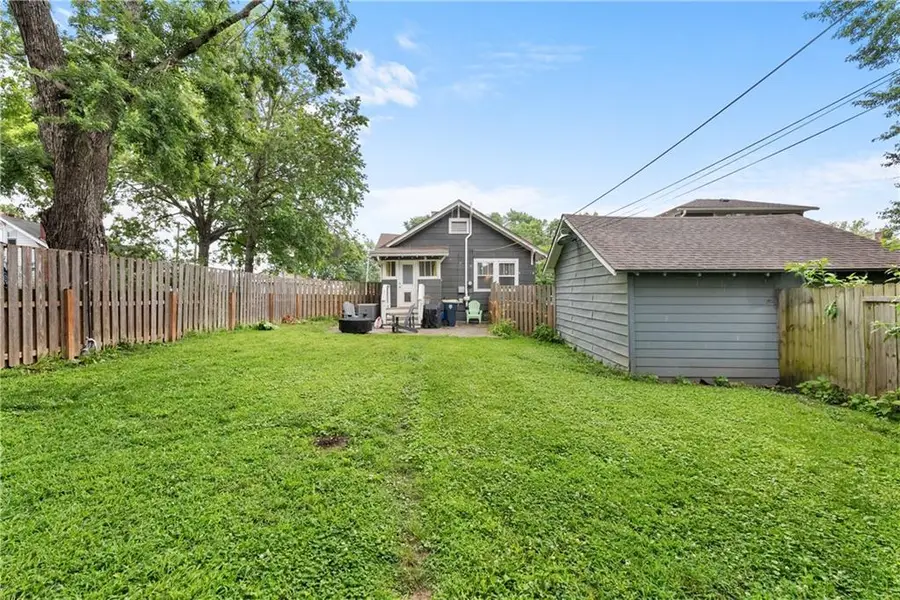 504 W 77th Street, Kansas City, MO 64114 - #3