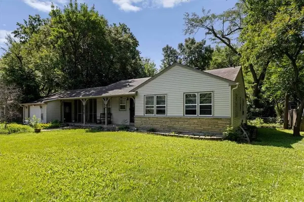 6201 67th Street, Overland Park, KS 66202
