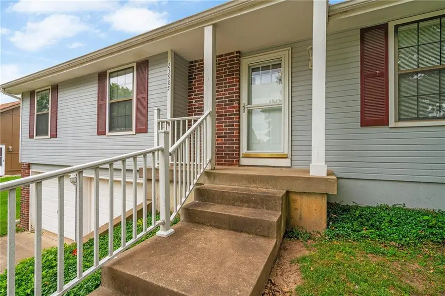 23985 W 57th Terrace, Shawnee, KS 66226 - #2