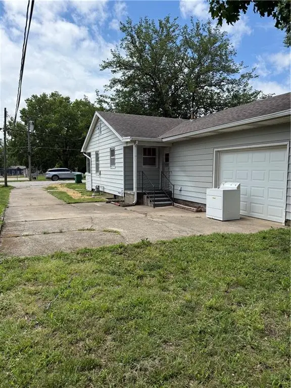 404 W Dakota Street, Butler, MO 64730 - #2