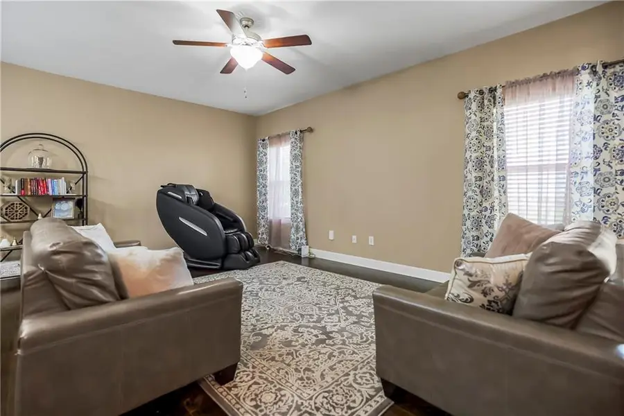 424 E Pawnee Lane, Gardner, KS 66030 - #3