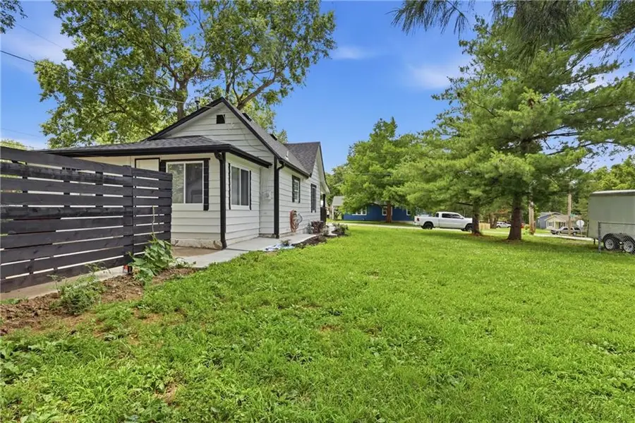 10008 E 15th Street, Independence, MO 64052 - #3