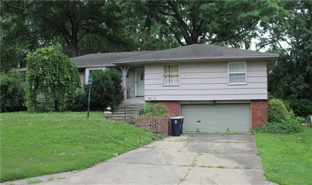 415 E 106th Terrace, Kansas City, MO 64131 - #1