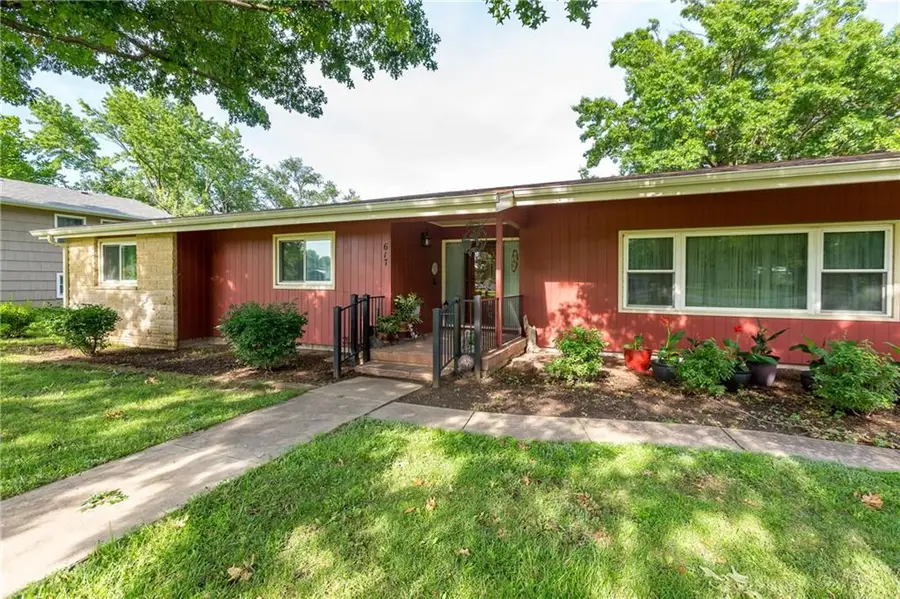 617 Jarboe Street, Burlington, KS 66839 - #2