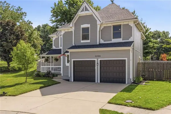 21901 W 47th Terrace, Shawnee, KS 66226