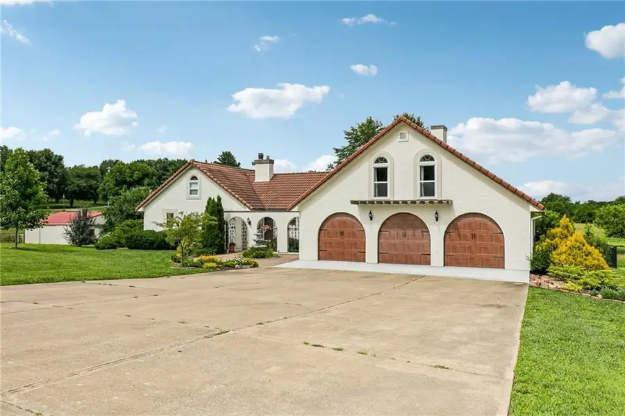20077 199th Street, Tonganoxie, KS 66086 - #2