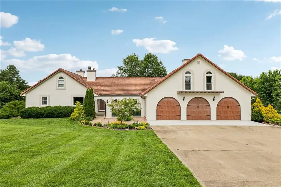 20077 199th Street, Tonganoxie, KS 66086 - #3