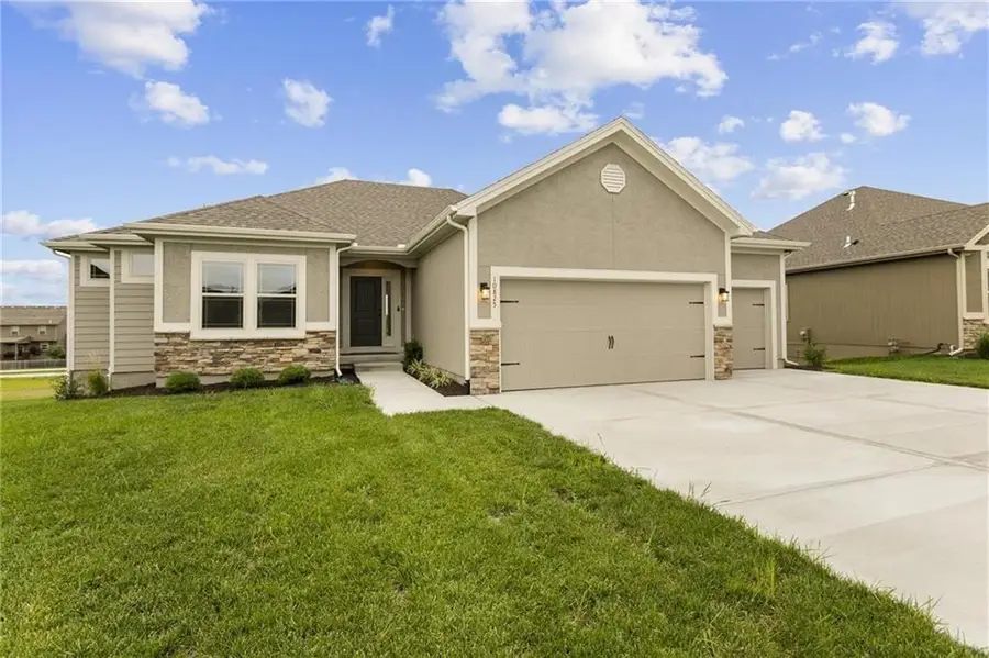11016 N Corrington Avenue, Kansas City, MO 64156 - #2