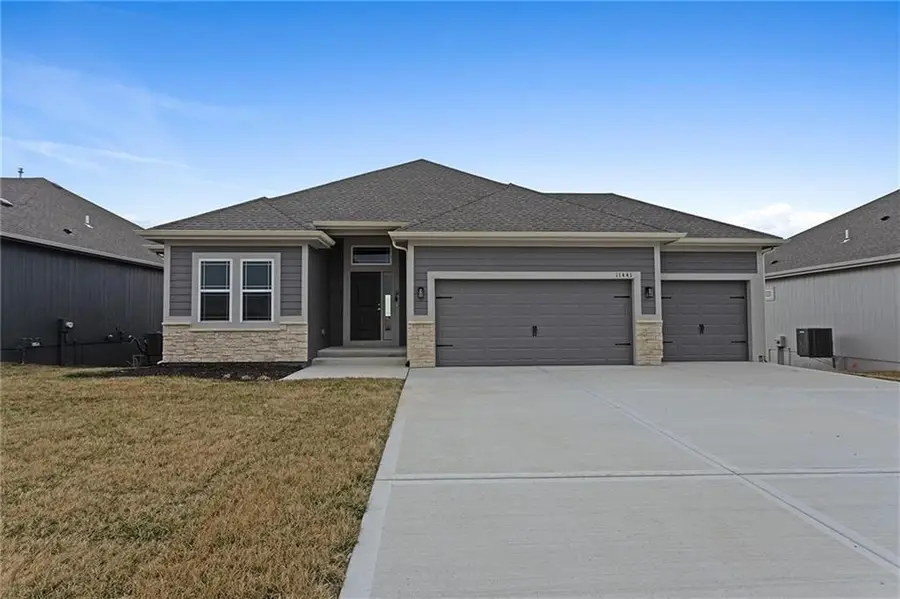 11146 N Bristol Avenue, Kansas City, MO 64156 - #2