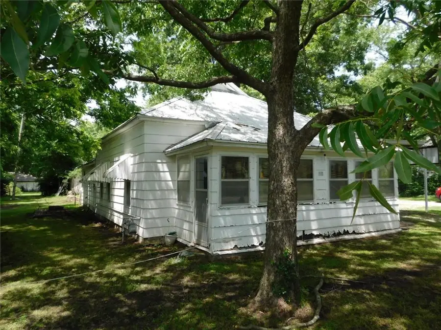 702 W Larch Street, Cherokee, KS 66724 - #2