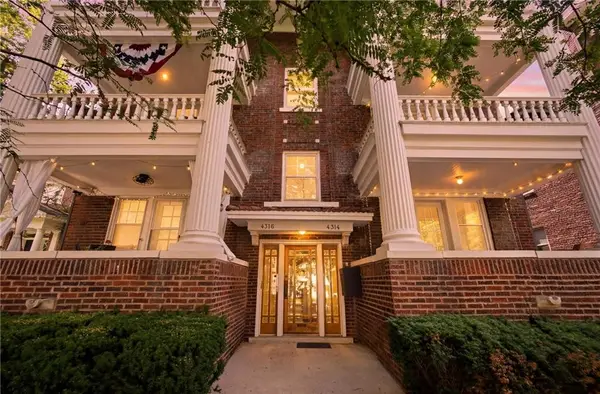 4316 Oak #3s Street, Kansas City, MO 64111