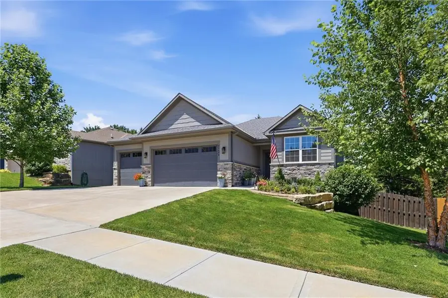 34486 W 84th Terrace, De Soto, KS 66018 - #2