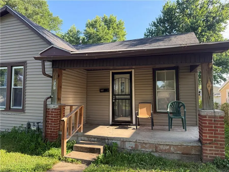 907 Morgan Street, Saint Joseph, MO 64504 - #2