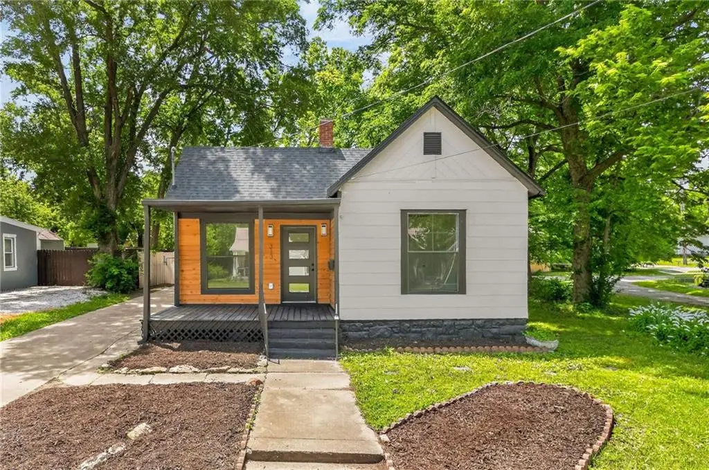 313 W Poplar Street, Olathe, KS 66061 - #1