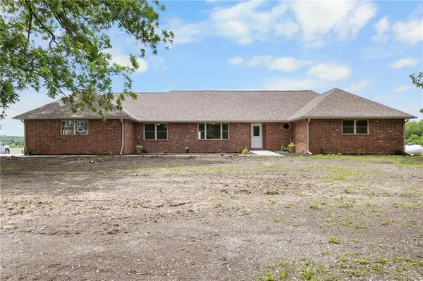 15360 Ks 7 Highway, Centerville, KS 66014