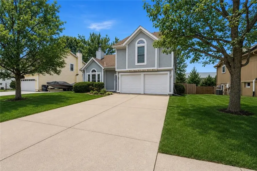 1181 E Meadow Lane, Olathe, KS 66062 - #2