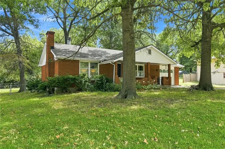 2509 10th Avenue, Leavenworth, KS 66048 - #2