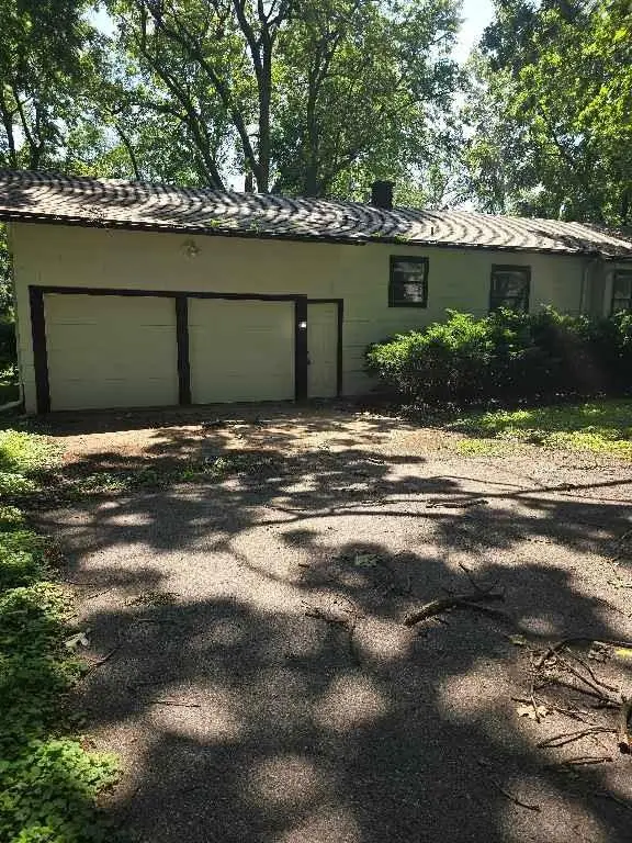9004 E 55th Street, Raytown, MO 64133