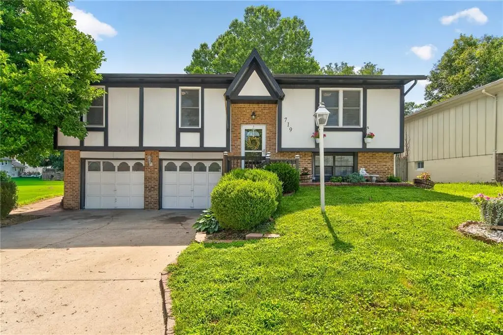 719 S 6th Street, Edwardsville, KS 66111 - #1