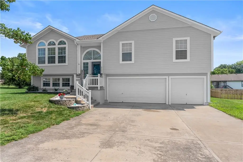 2102 Grant Circle, Greenwood, MO 64034 - #1