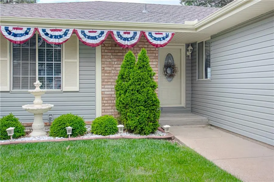 2807 5th Street, Blue Springs, MO 64014 - #2