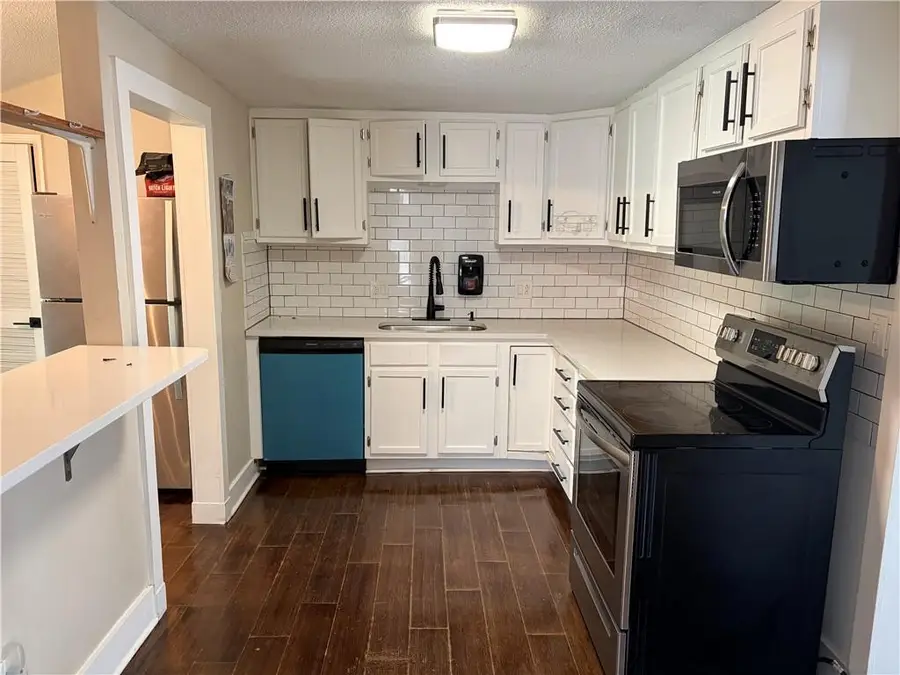 106 W 80th Street, Kansas City, MO 64114 - #3