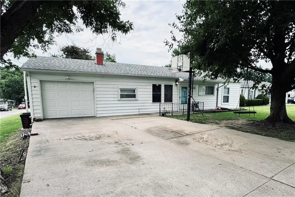 3301 Iroquois Lane, Saint Joseph, MO 64503 - #1