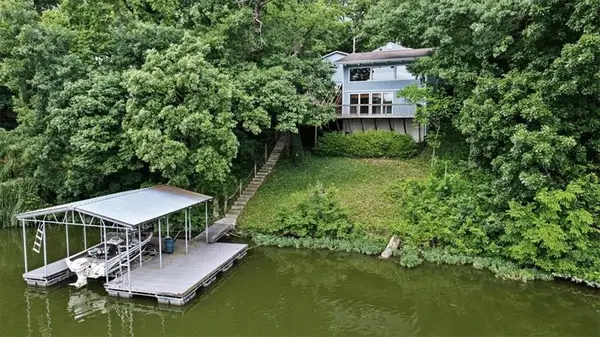 5058 Comanche Lane, McLouth, KS 66054