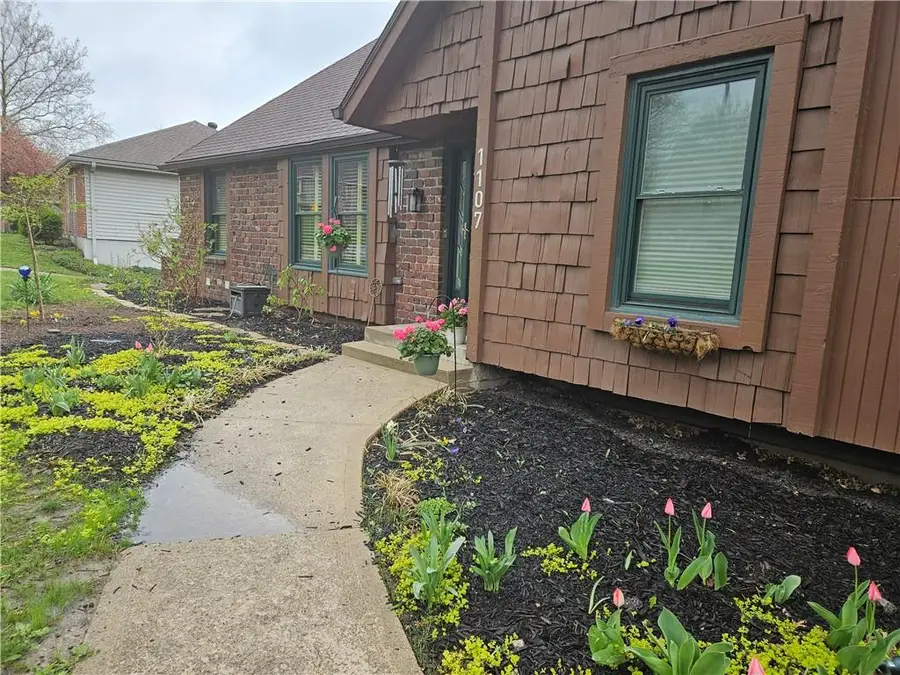 1107 E 109th Terrace, Kansas City, MO 64131 - #3