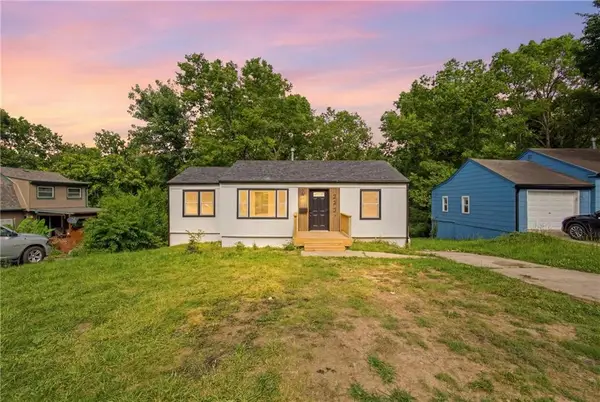 2221 S Hawthorne Avenue, Independence, MO 64052