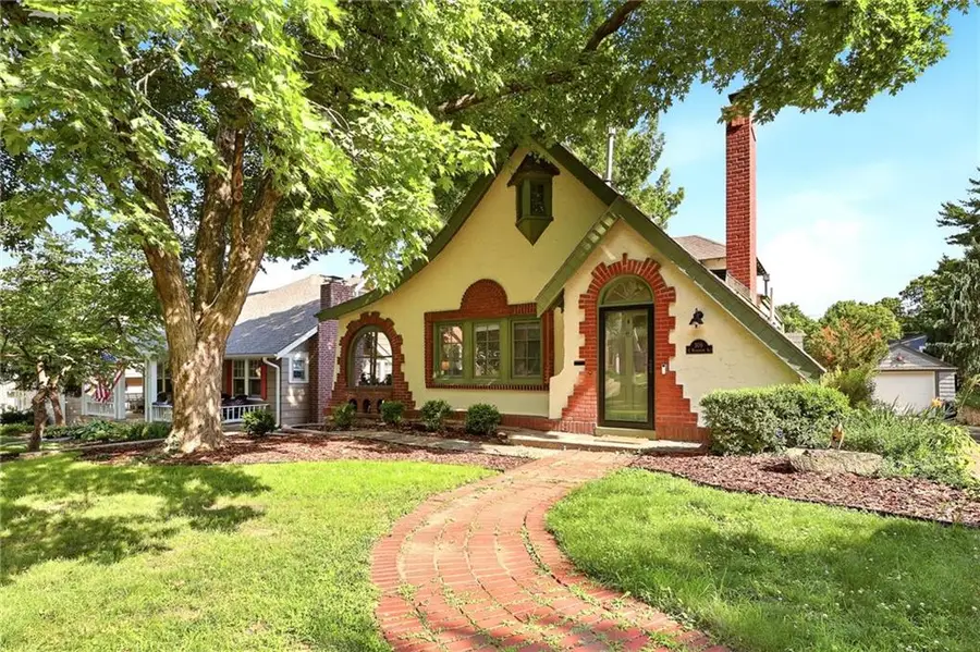 309 E Winthrope Road, Kansas City, MO 64113 - #3