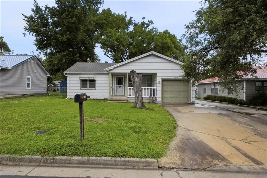 1223 N 4th Street, Neodesha, KS 66757 - #2