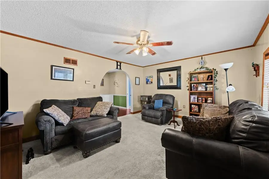 5434 Rosehill Road, Shawnee, KS 66216 - #2