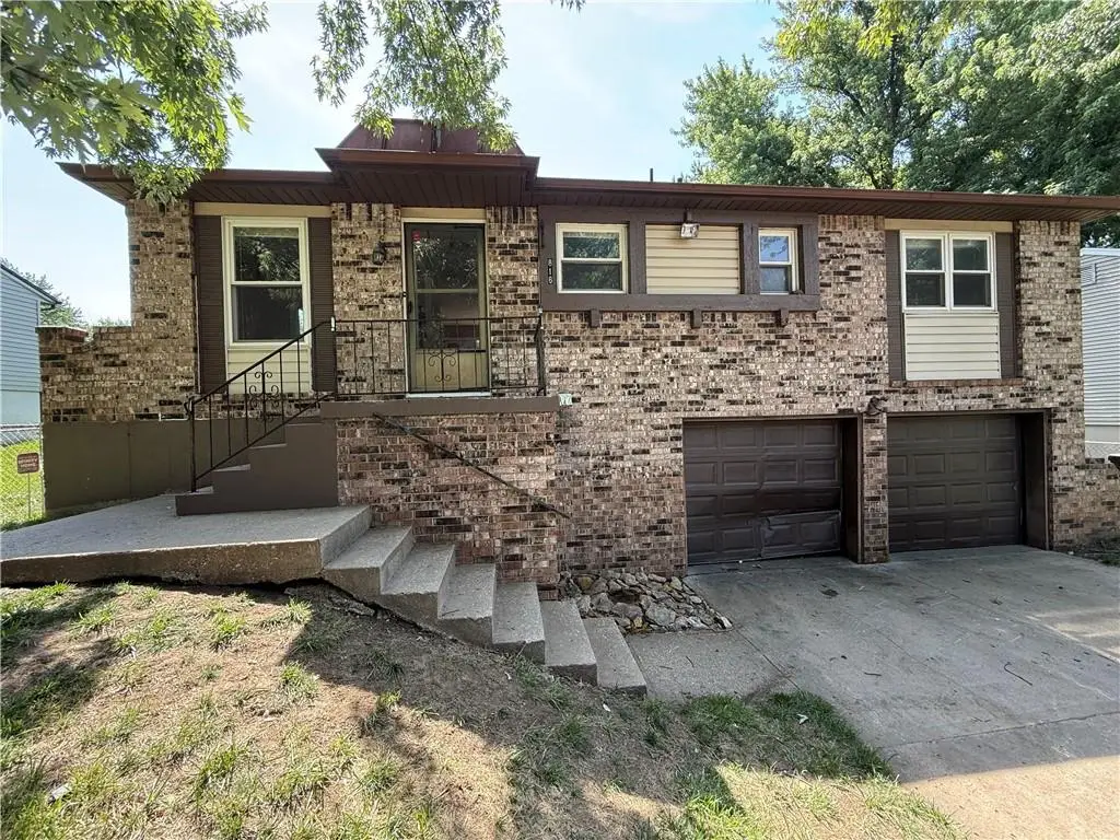 816 NW Oxford Drive, Blue Springs, MO 64015 - #1