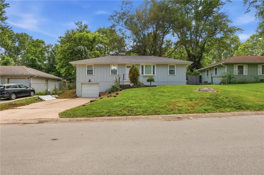 11016 Herrick Avenue, Kansas City, MO 64134 - #2