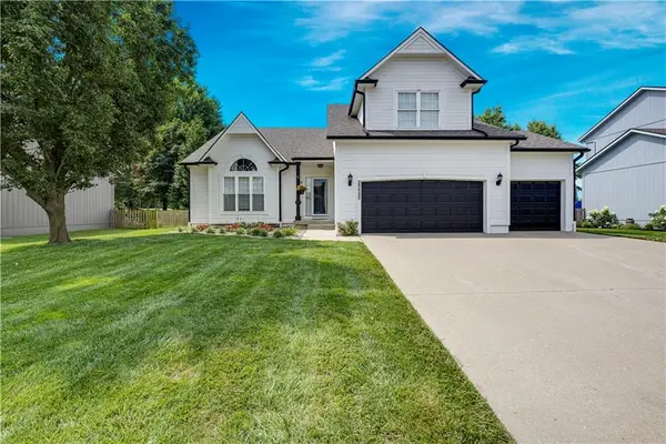23525 W 74th Terrace, Shawnee, KS 66227