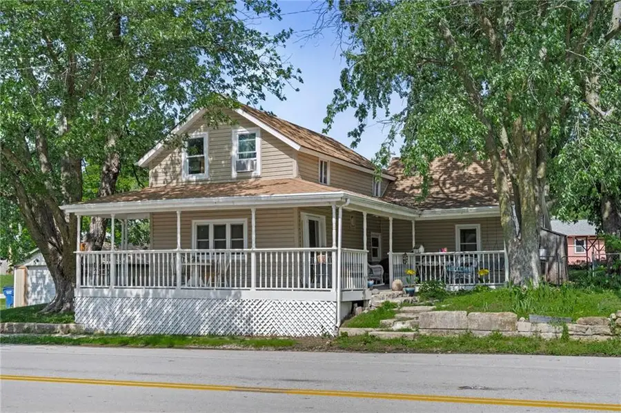 402 S Union Street, McLouth, KS 66054 - #2