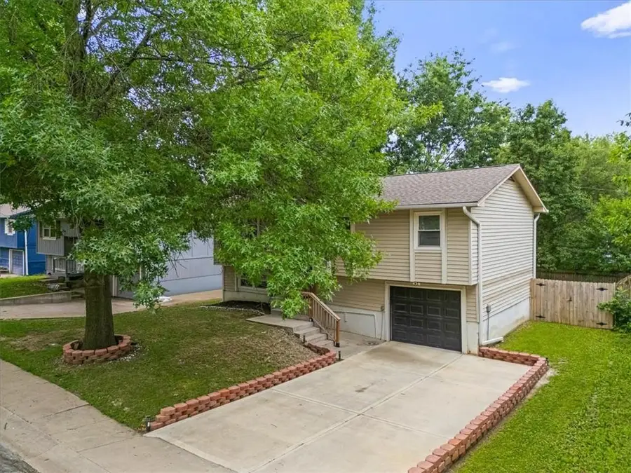 201 W Martin Street, Edgerton, KS 66021 - #2