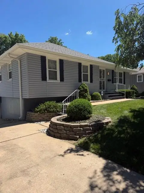 15218 E 33rd Street S, Independence, MO 64055