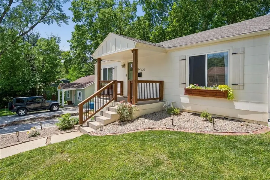 420 N Fairview Avenue, Liberty, MO 64068 - #2