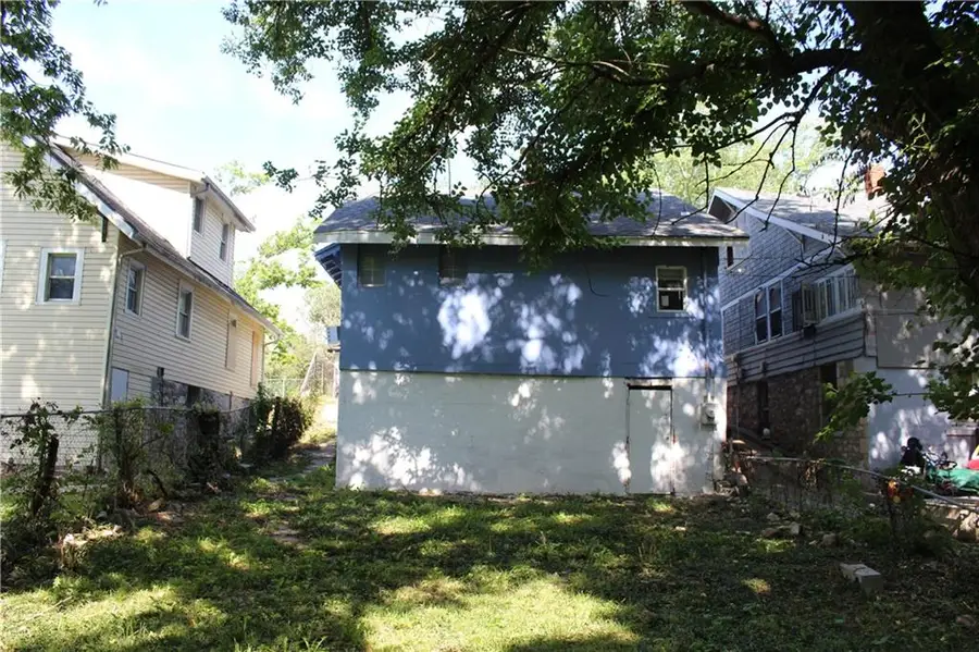 2739 Elmwood Avenue, Kansas City, MO 64128 - #2