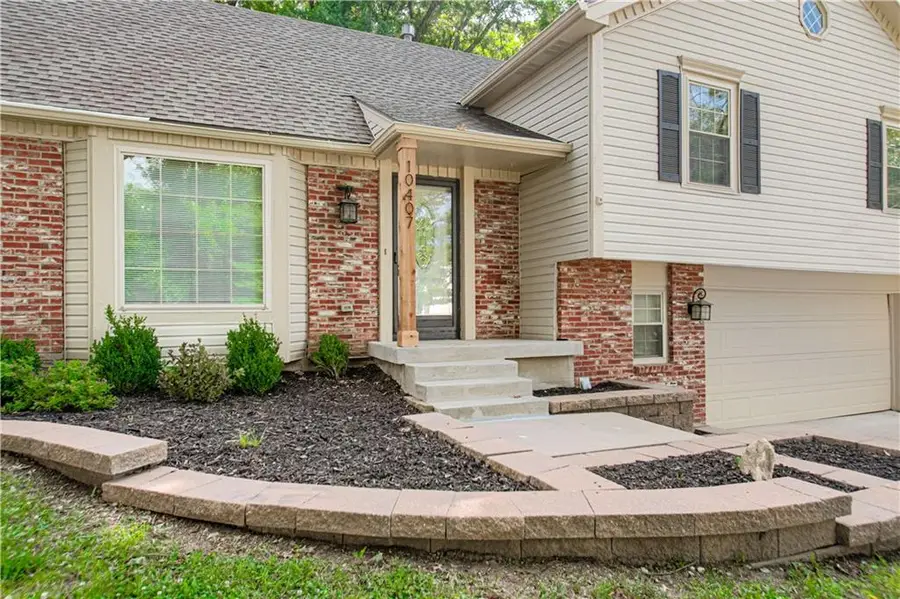 10407 Long Street, Overland Park, KS 66215 - #2