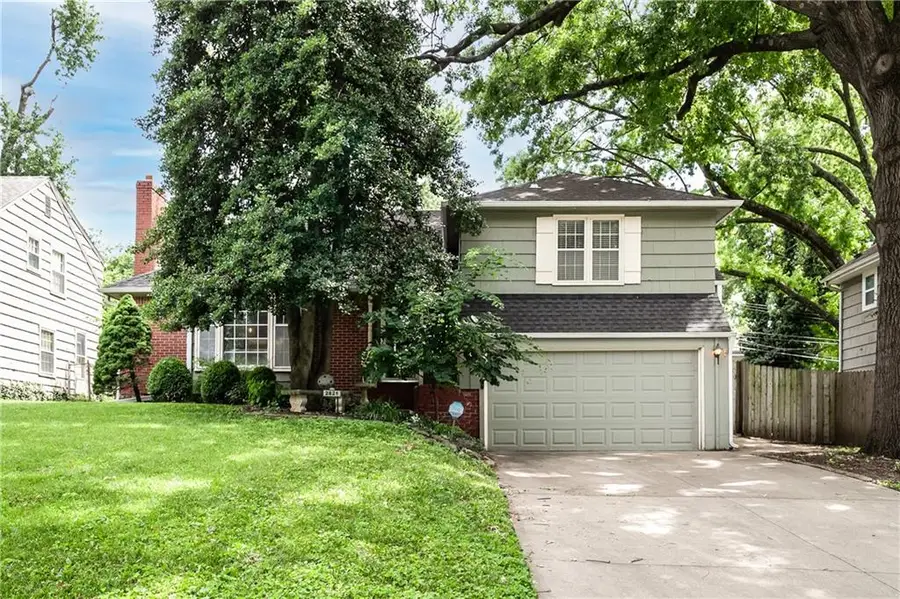 2821 W 73rd Street, Prairie Village, KS 66208 - #3