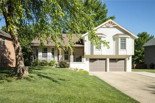 304 SE Brownfield Drive, Lee's Summit, MO 64063