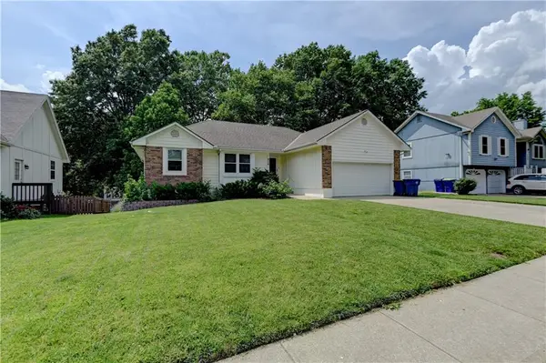 816 NE Bristol Drive, Lee's Summit, MO 64086