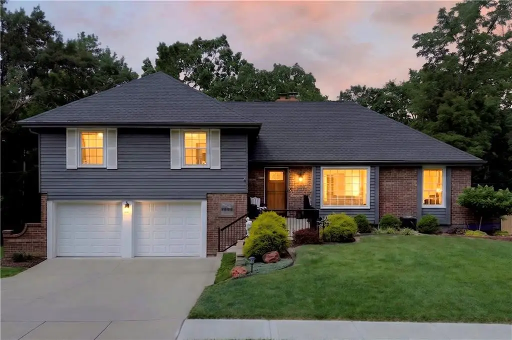 10112 Oakridge Drive, Overland Park, KS 66212 - #1
