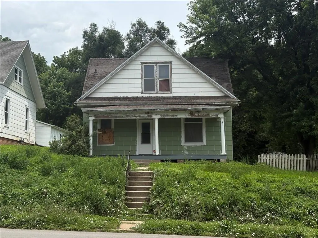 3205 S 22nd Street, Saint Joseph, MO 64503 - #1