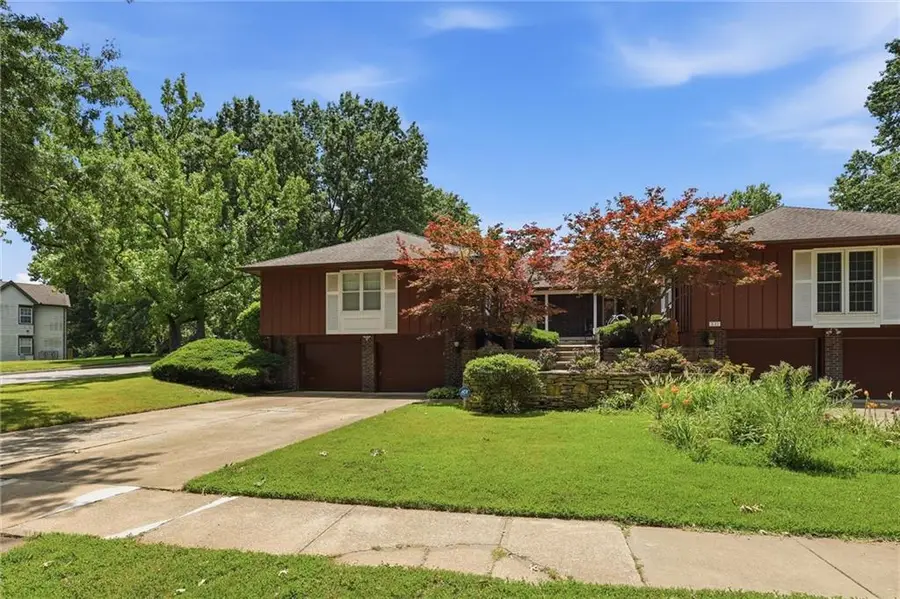 313 E 115th Street, Kansas City, MO 64114 - #3