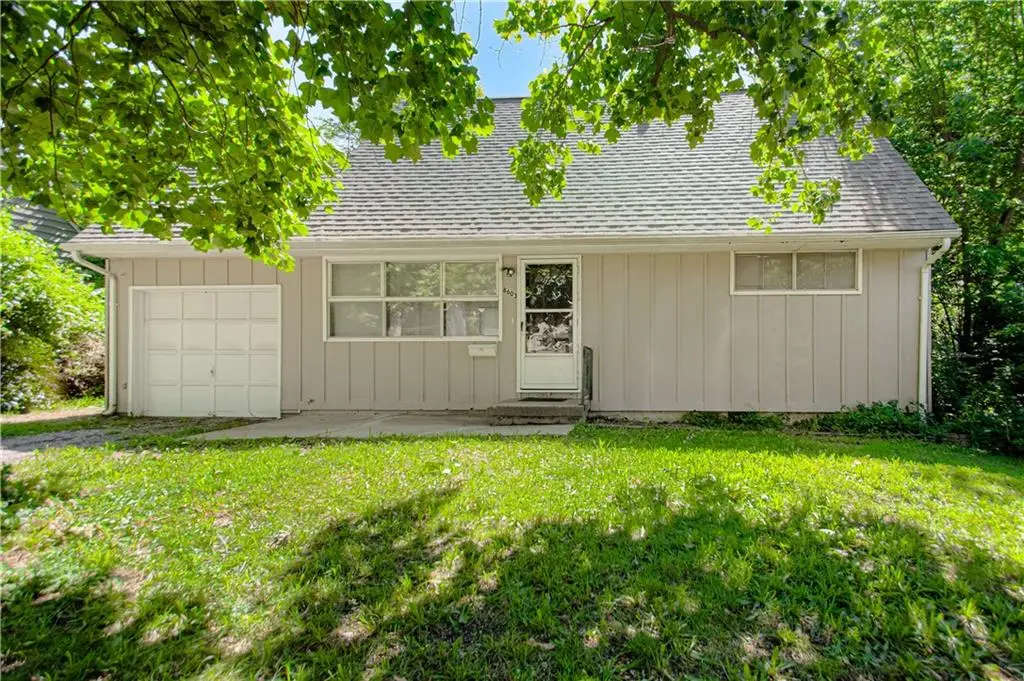 8603 Corrington Avenue, Kansas City, MO 64138 - #1